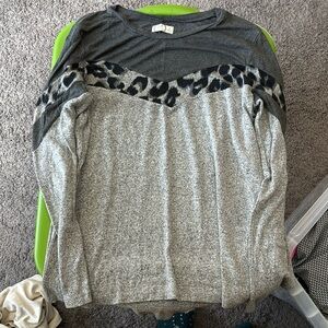 Long sleeve leopard detail shirt